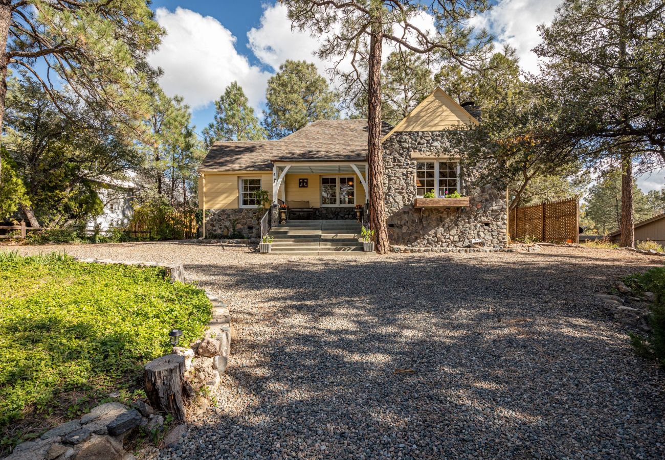 House in Prescott - Cobbler`s Cottage - Prescott Cabin Rentals