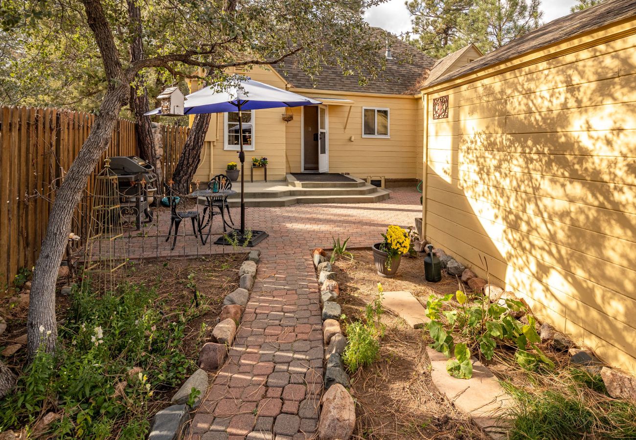 House in Prescott - Cobbler`s Cottage - Prescott Cabin Rentals