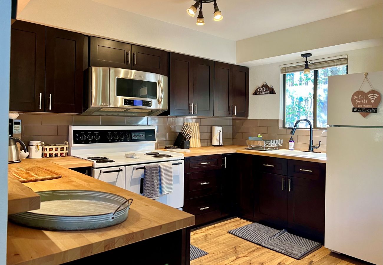 Cabin in Prescott - Creekside Chalet - Prescott Cabin Rentals