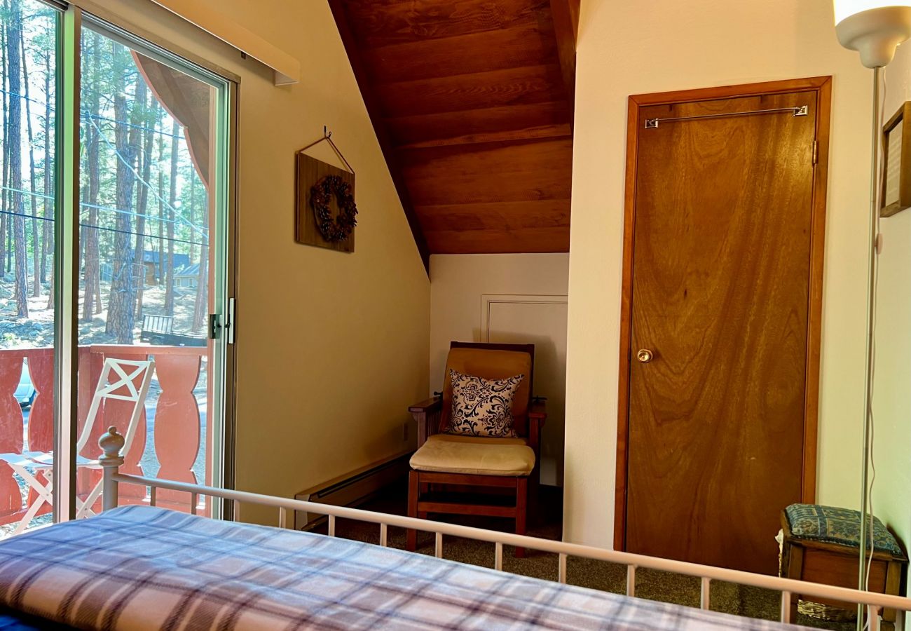 Cabin in Prescott - Creekside Chalet - Prescott Cabin Rentals