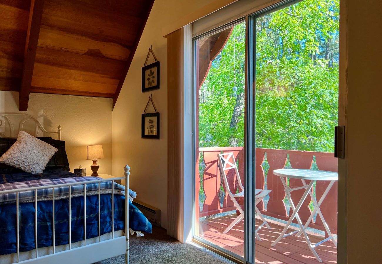 Cabin in Prescott - Creekside Chalet - Prescott Cabin Rentals