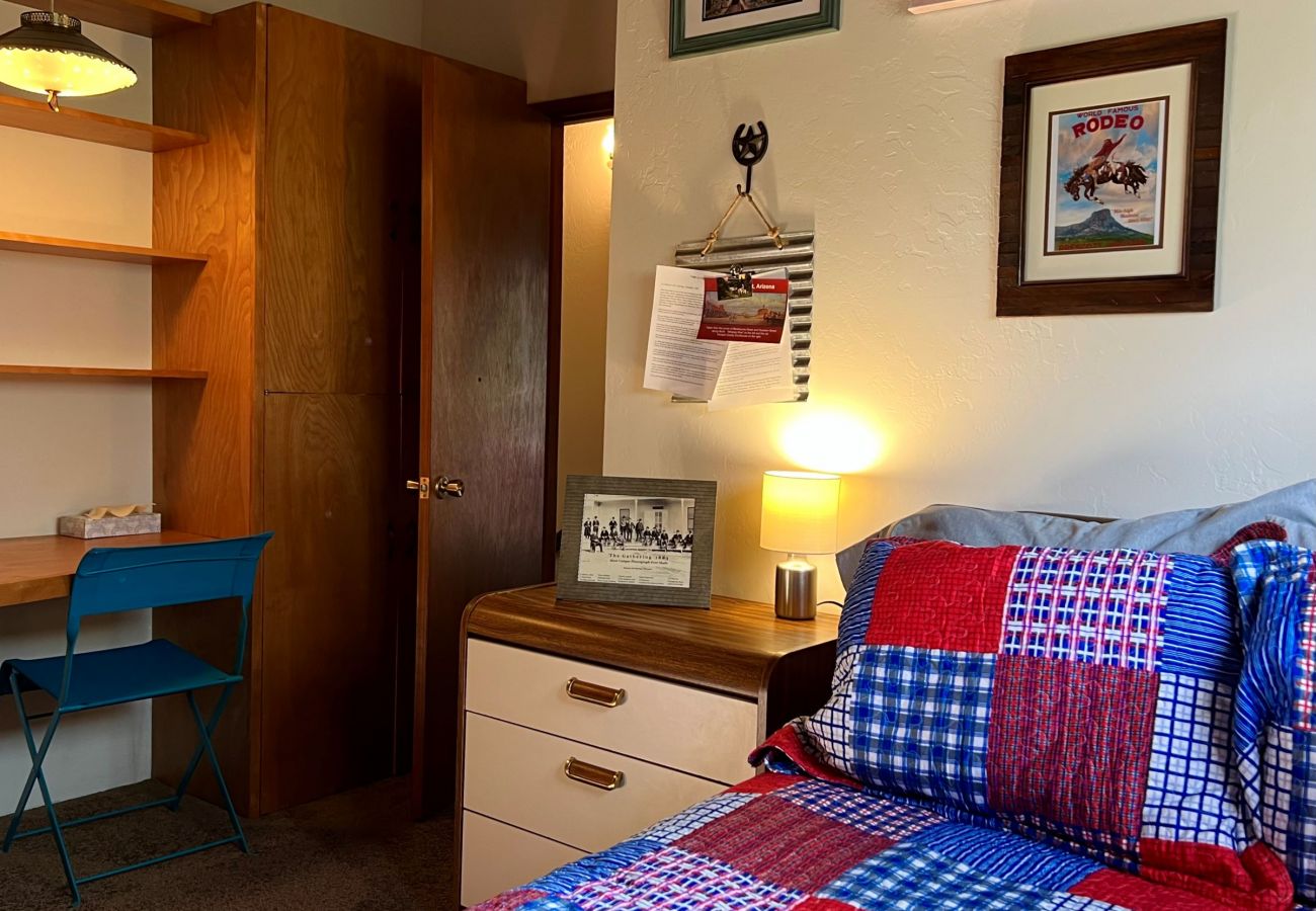 Cabin in Prescott - Creekside Chalet - Prescott Cabin Rentals
