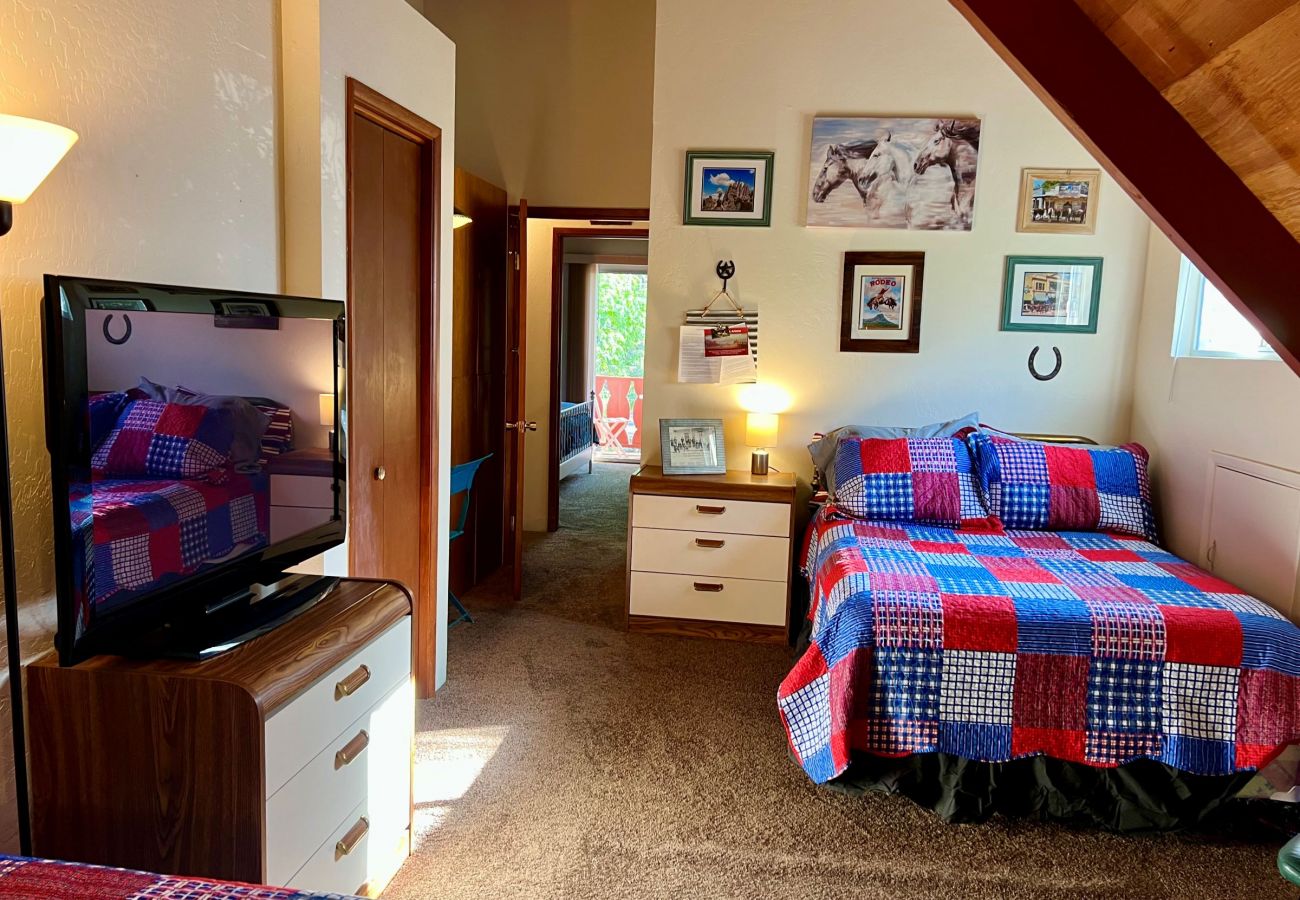 Cabin in Prescott - Creekside Chalet - Prescott Cabin Rentals