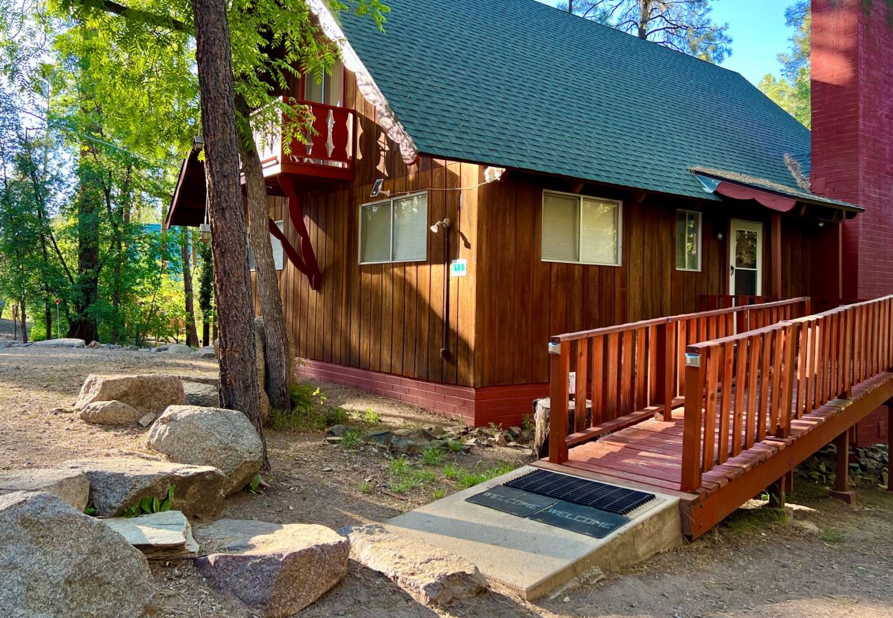 Cabin in Prescott - Creekside Chalet - Prescott Cabin Rentals