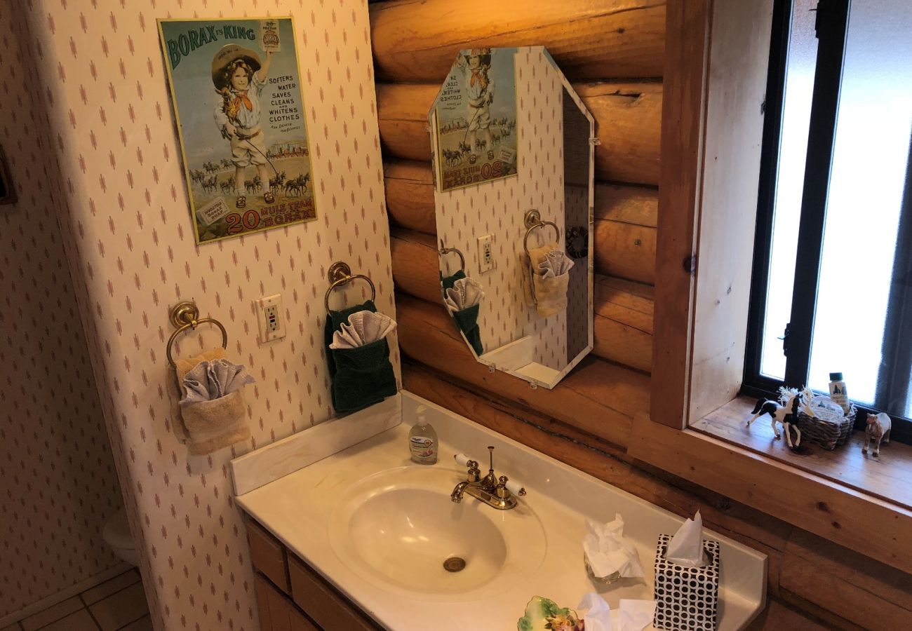 Cottage in Prescott - Chaparral Suite - Prescott Cabin Rentals