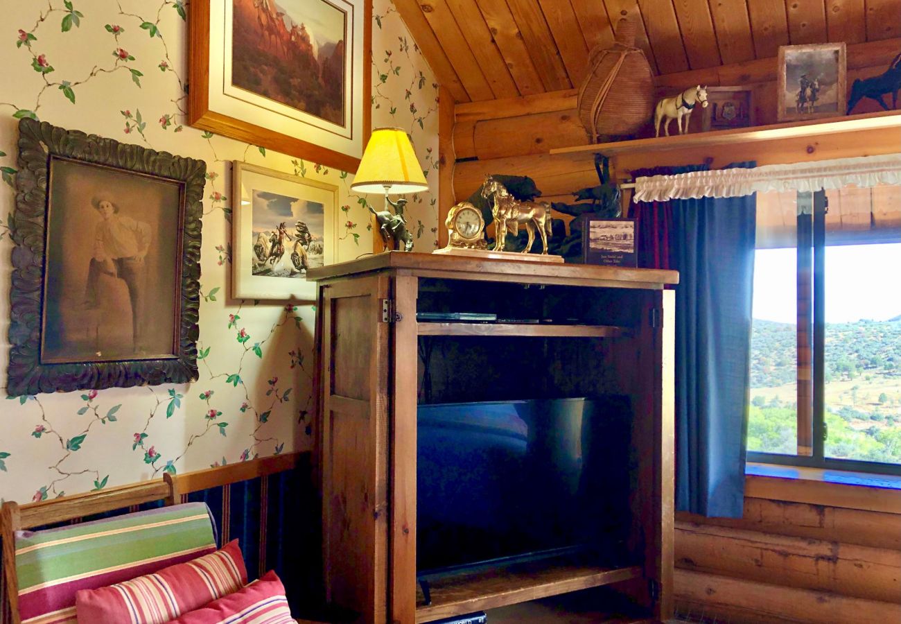 Cottage in Prescott - Chaparral Suite - Prescott Cabin Rentals