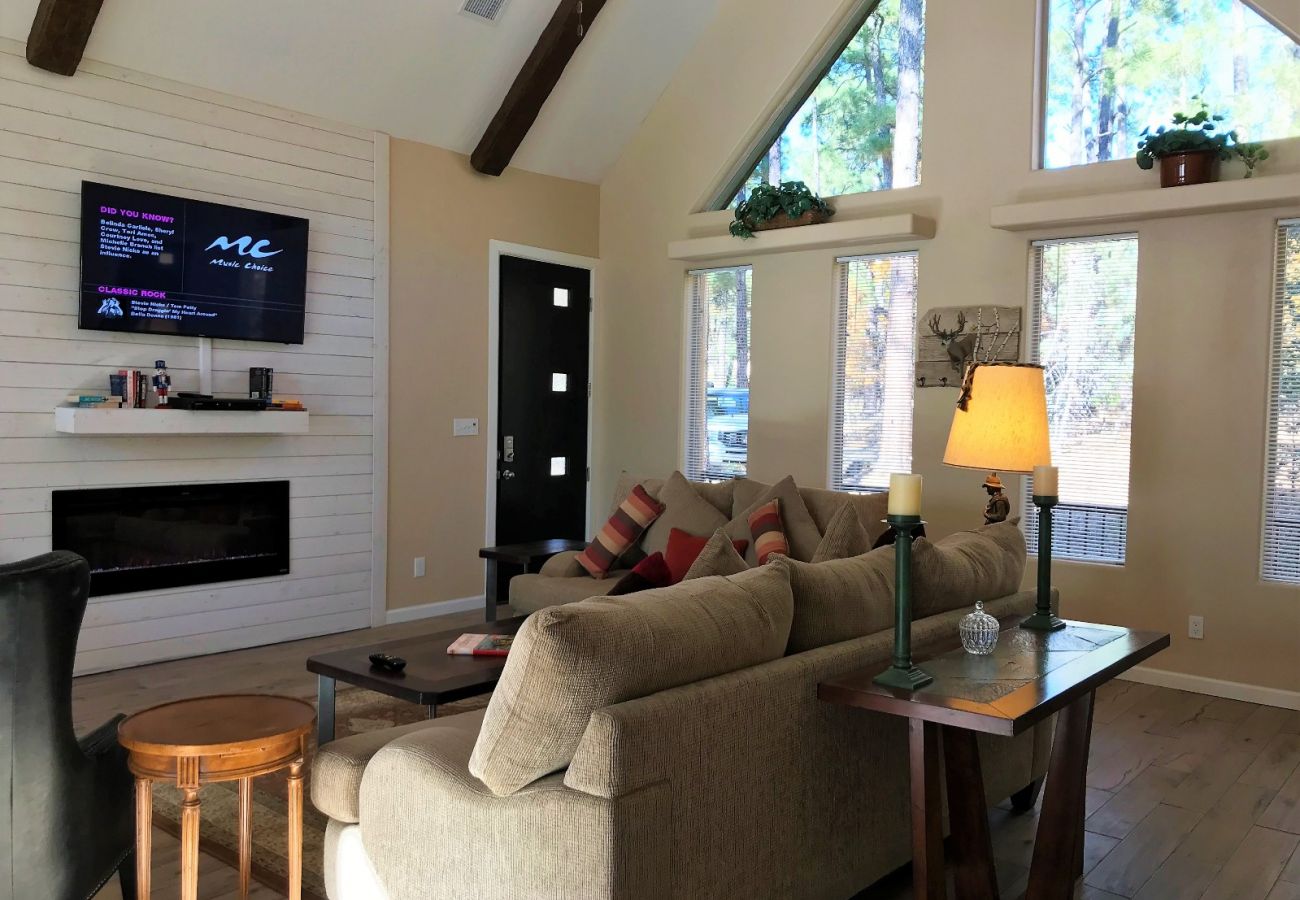 Cabin in Prescott - Scenic Pines - Prescott Cabin Rentals