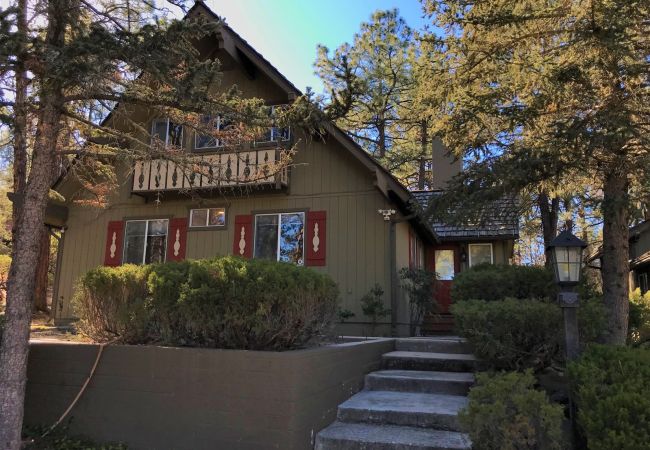 Chalet in Prescott - Skyview Lodge - Prescott Cabin Rentals