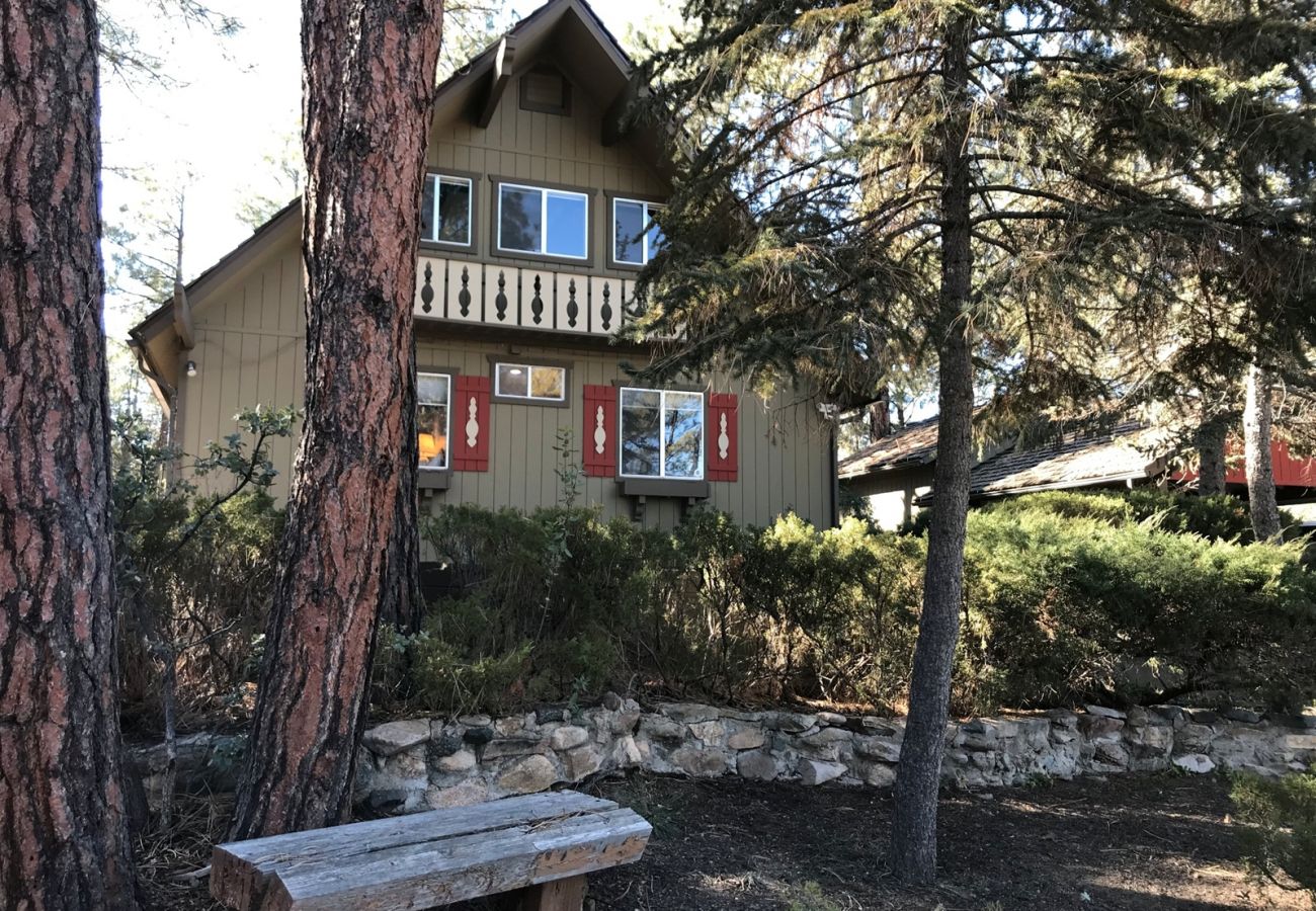 Chalet in Prescott - Skyview Lodge - Prescott Cabin Rentals