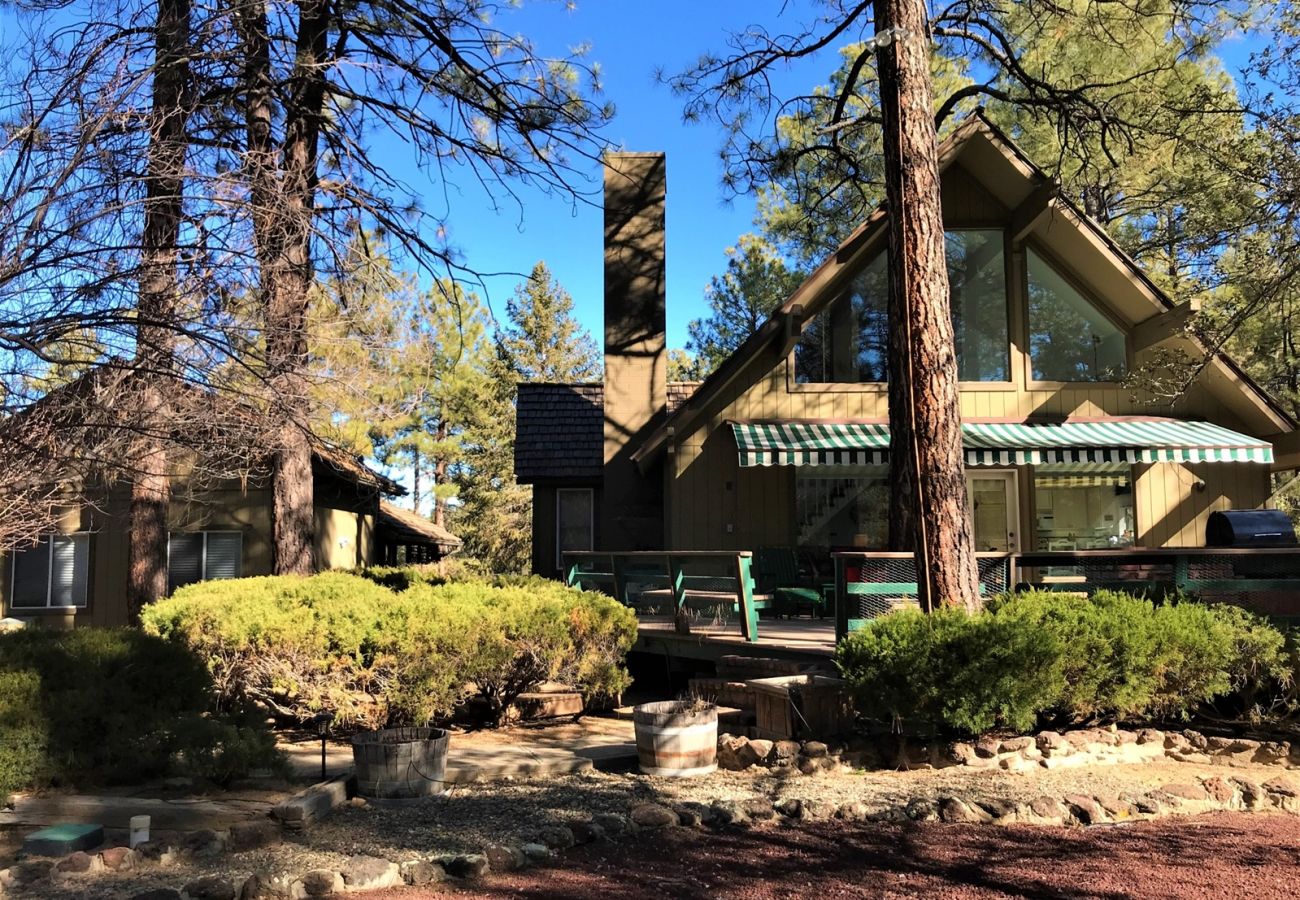 Chalet in Prescott - Skyview Lodge - Prescott Cabin Rentals