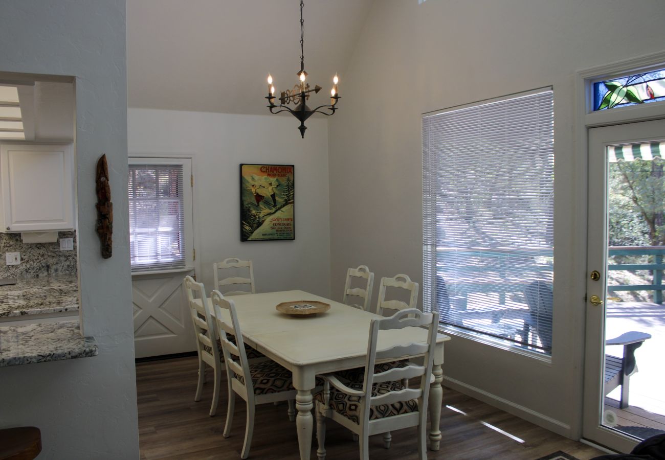 Chalet in Prescott - Skyview Lodge - Prescott Cabin Rentals