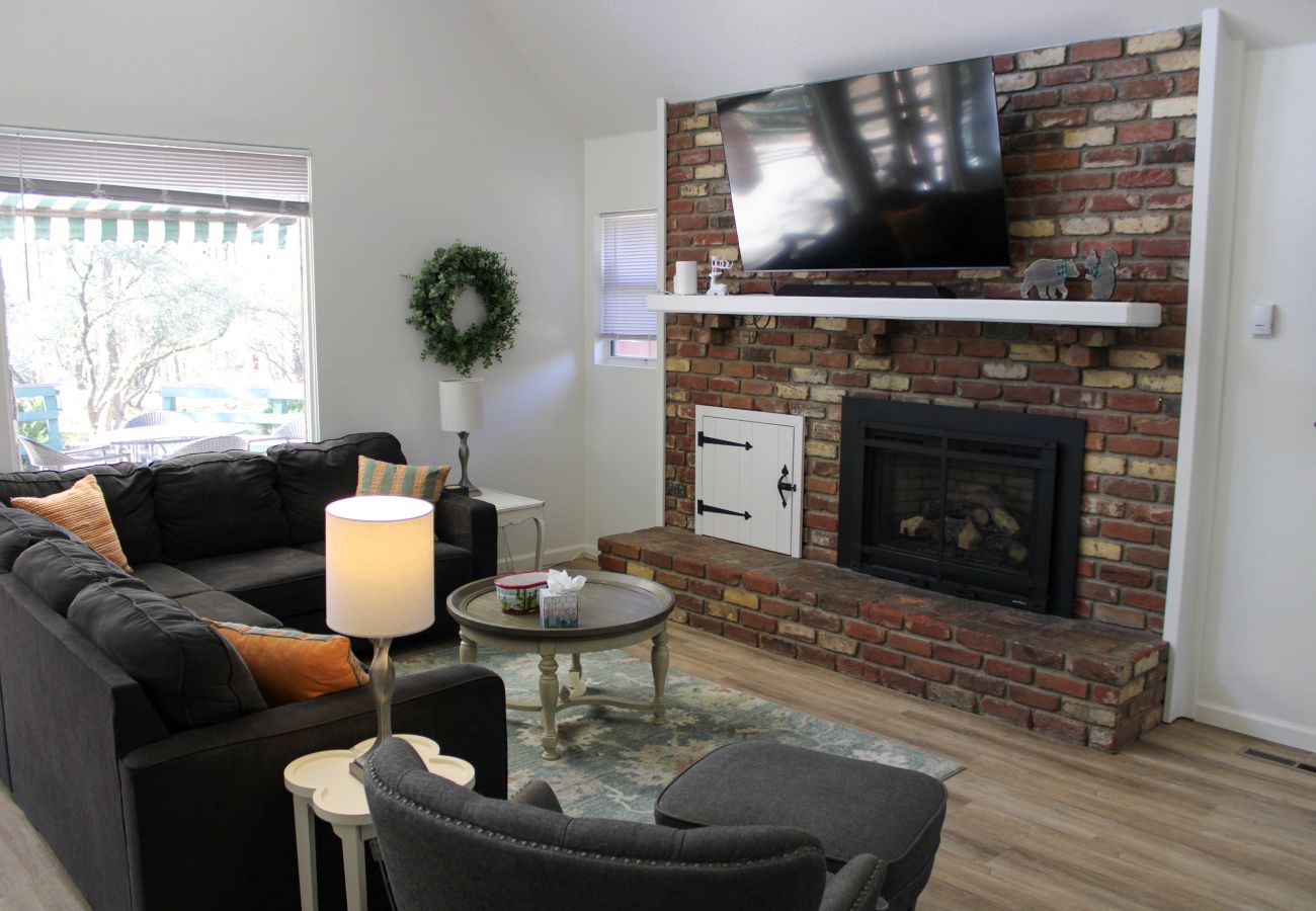 Chalet in Prescott - Skyview Lodge - Prescott Cabin Rentals