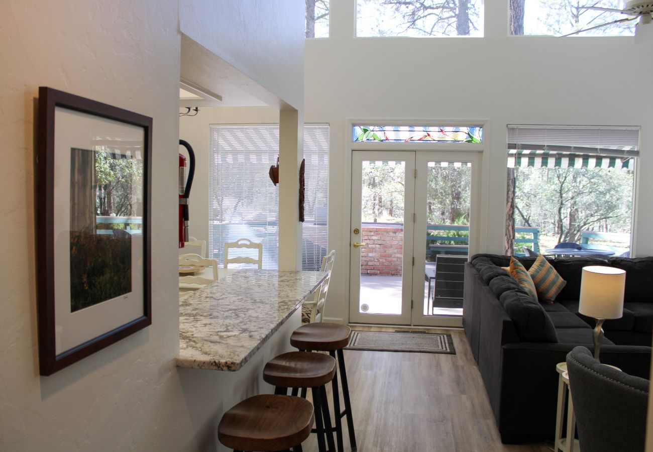 Chalet in Prescott - Skyview Lodge - Prescott Cabin Rentals