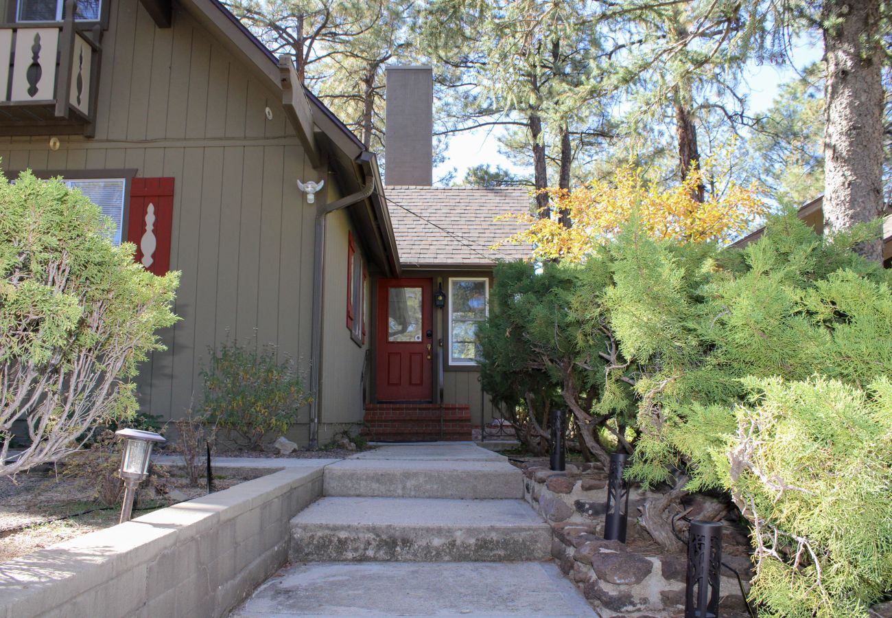 Chalet in Prescott - Skyview Lodge - Prescott Cabin Rentals