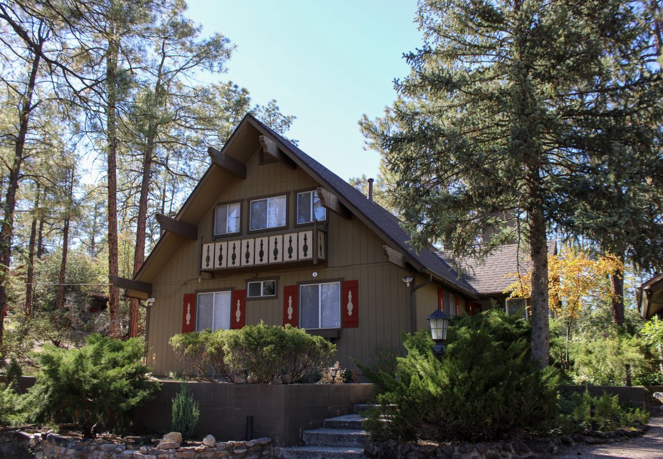 Chalet in Prescott - Skyview Lodge - Prescott Cabin Rentals
