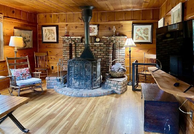  in Prescott - Mountain Flower Cabin - Prescott Cabin Rentals