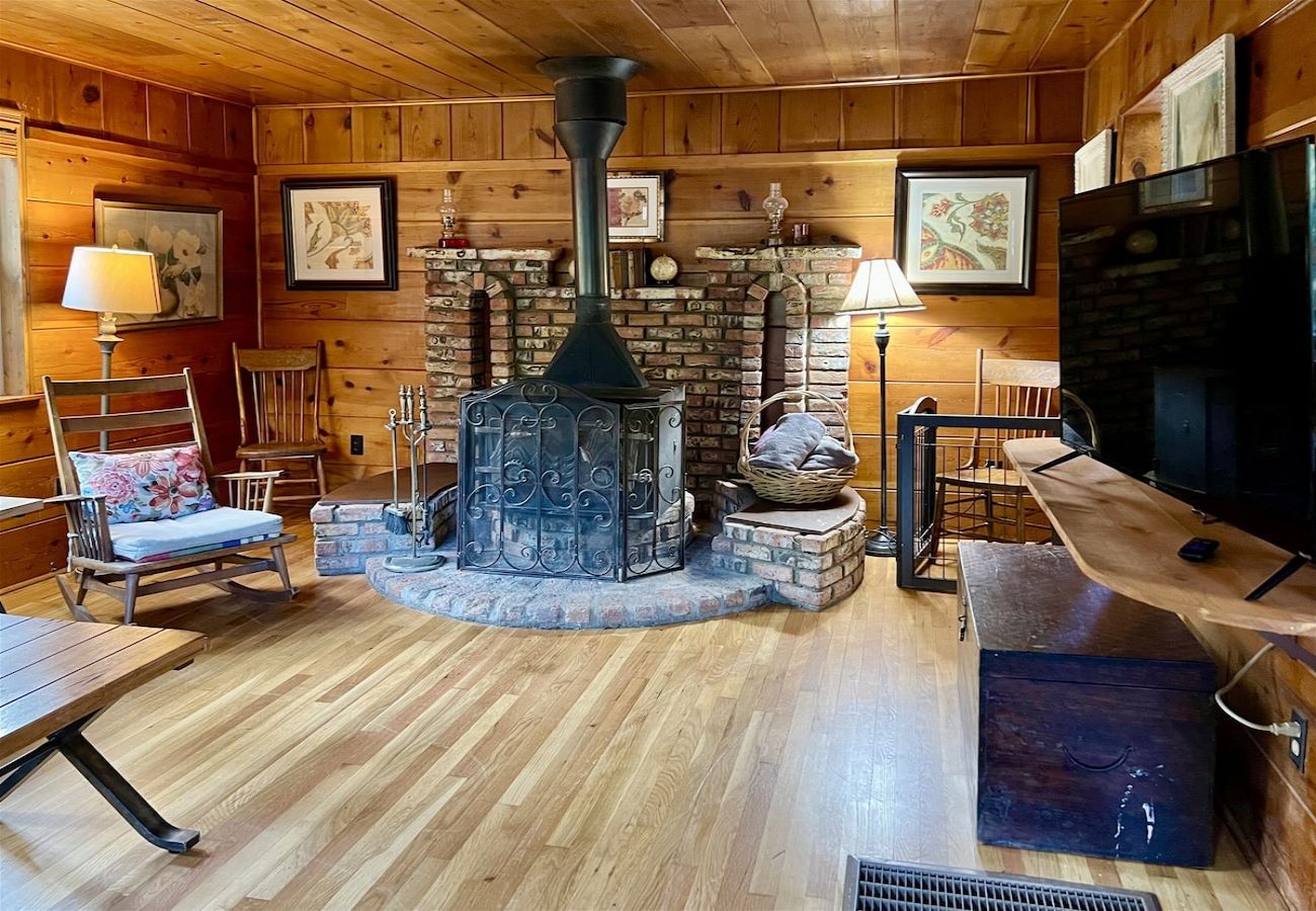 Cabin in Prescott - Mountain Flower Cabin - Prescott Cabin Rentals