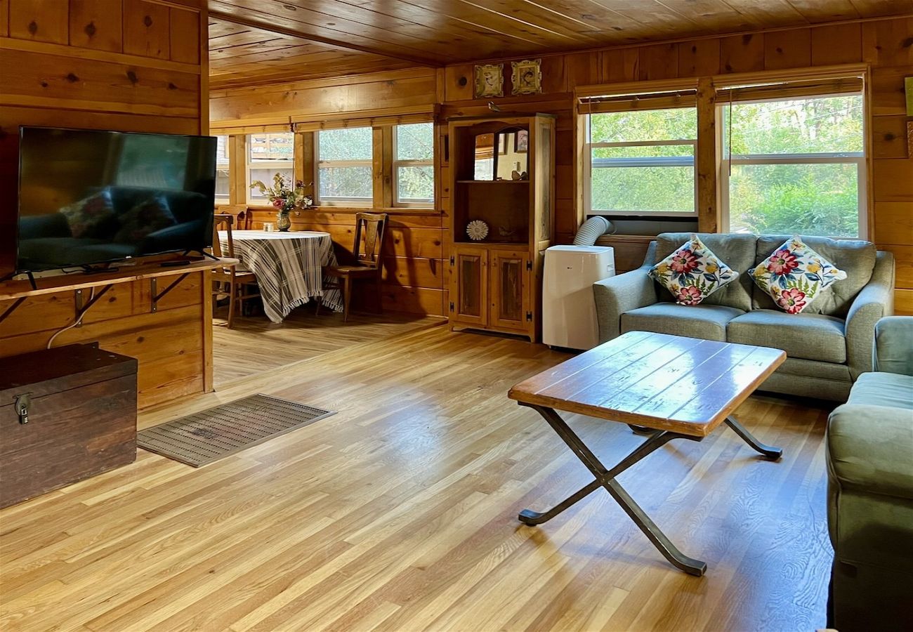 Cabin in Prescott - Mountain Flower Cabin - Prescott Cabin Rentals