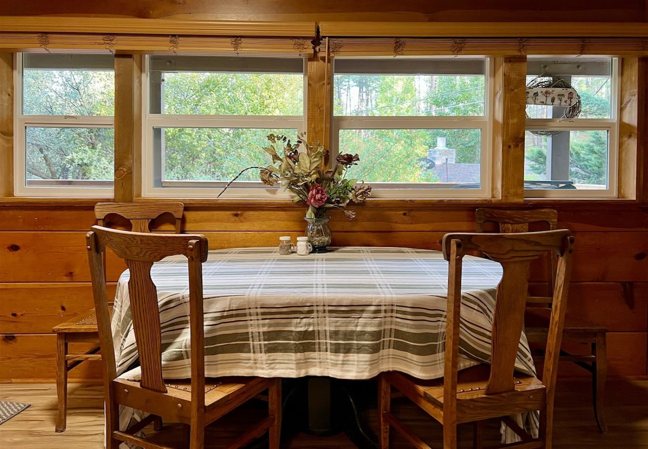 Cabin in Prescott - Mountain Flower Cabin - Prescott Cabin Rentals