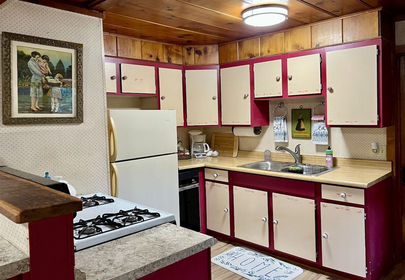 Cabin in Prescott - Mountain Flower Cabin - Prescott Cabin Rentals