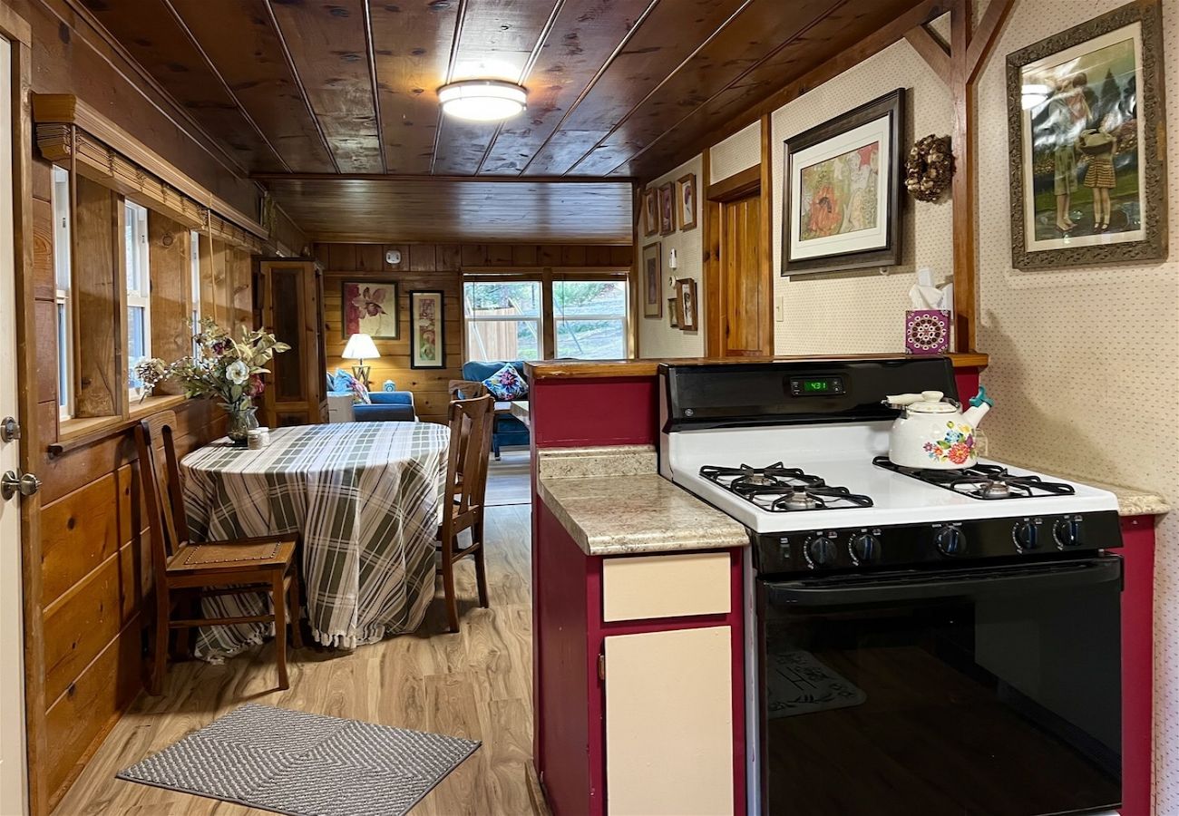 Cabin in Prescott - Mountain Flower Cabin - Prescott Cabin Rentals