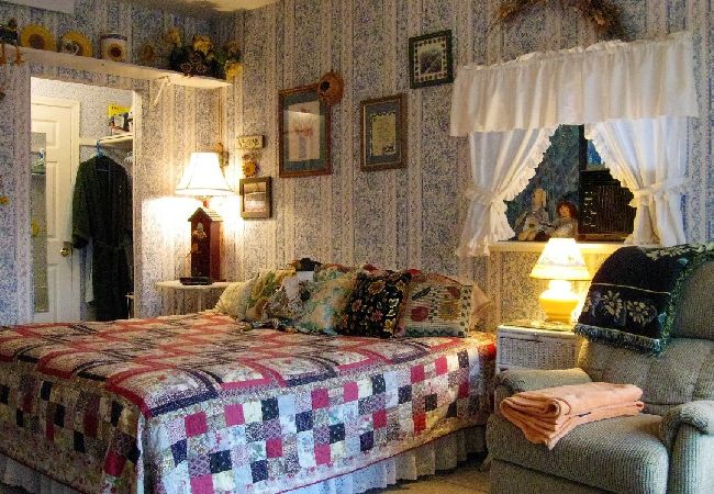  in Prescott - Sunflower Room - Prescott Cabin Rentals