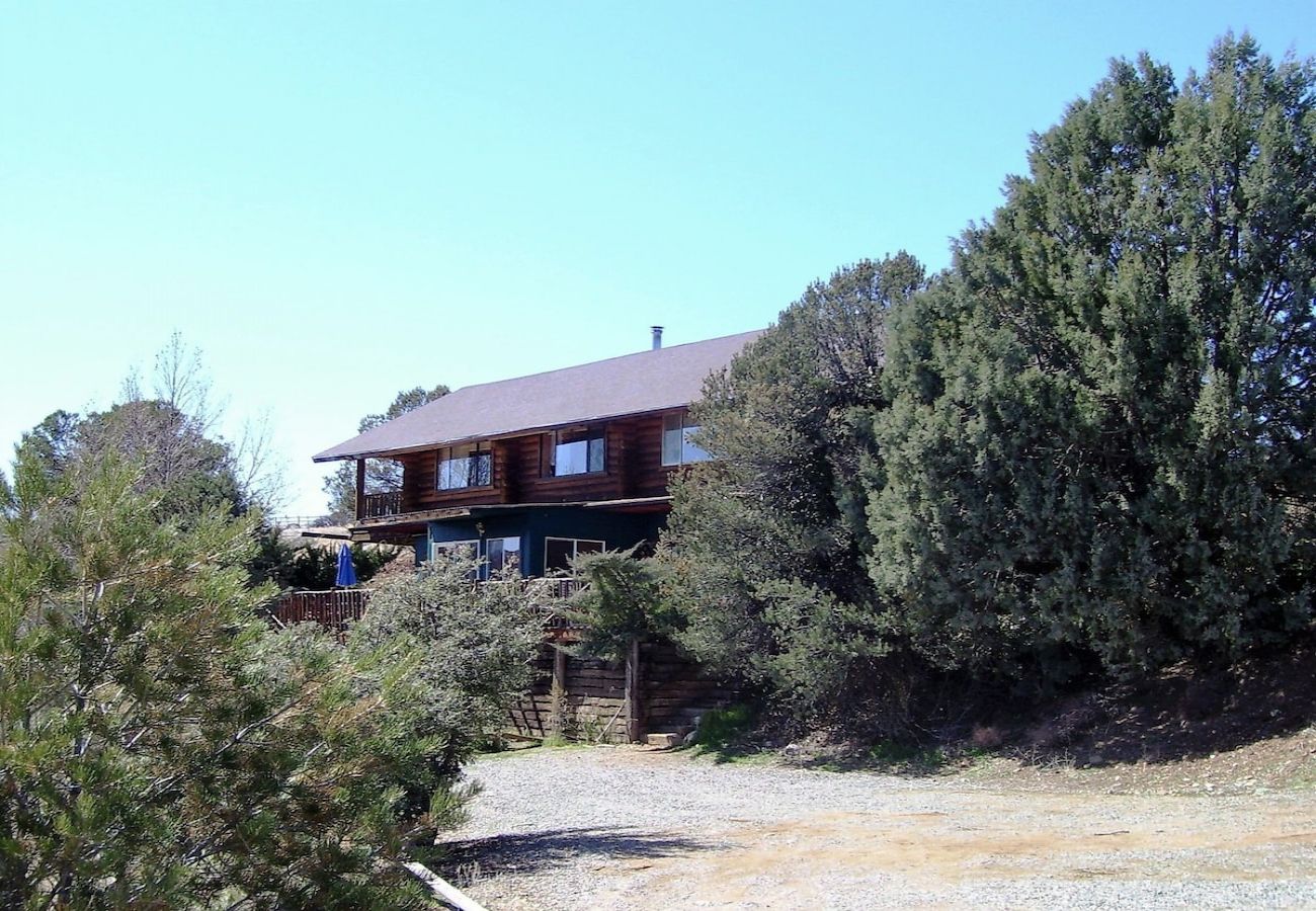 Studio in Prescott - Sunflower Room - Prescott Cabin Rentals