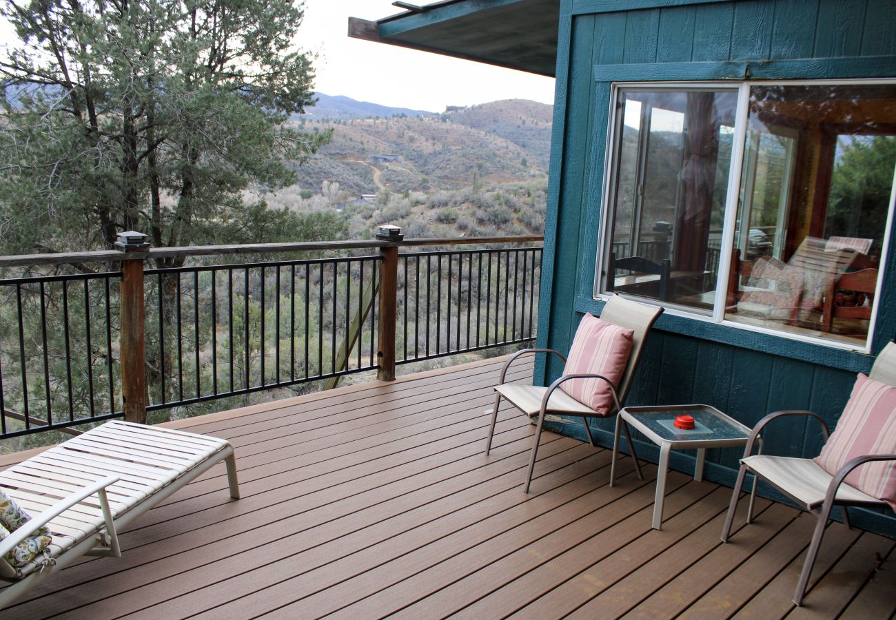Studio in Prescott - Sunflower Room - Prescott Cabin Rentals
