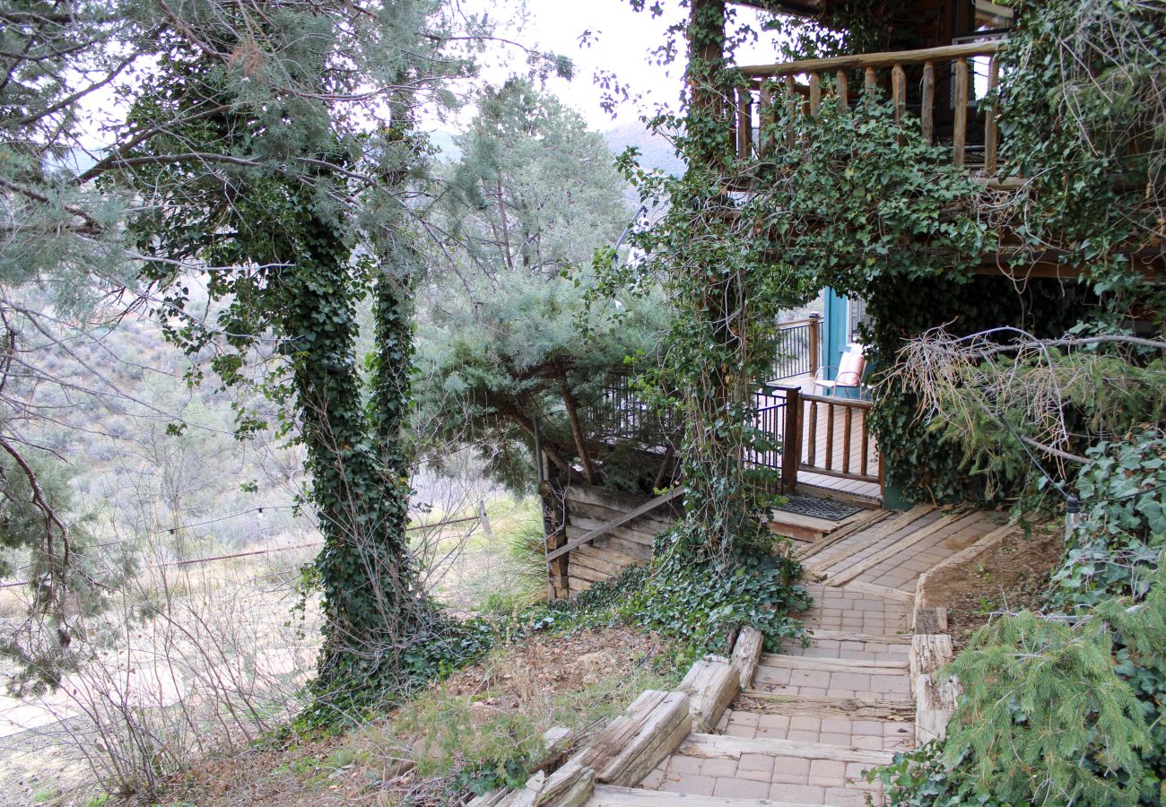 Studio in Prescott - Sunflower Room - Prescott Cabin Rentals