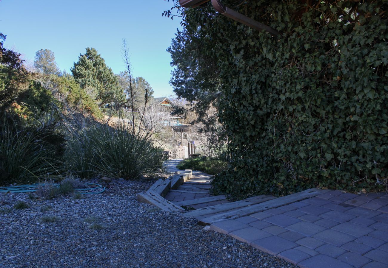 Studio in Prescott - Sunflower Room - Prescott Cabin Rentals