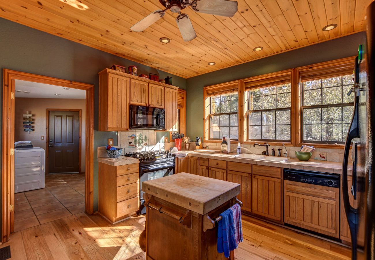 Cabin in Prescott - Forest Glen Lodge - Prescott Cabin Rentals