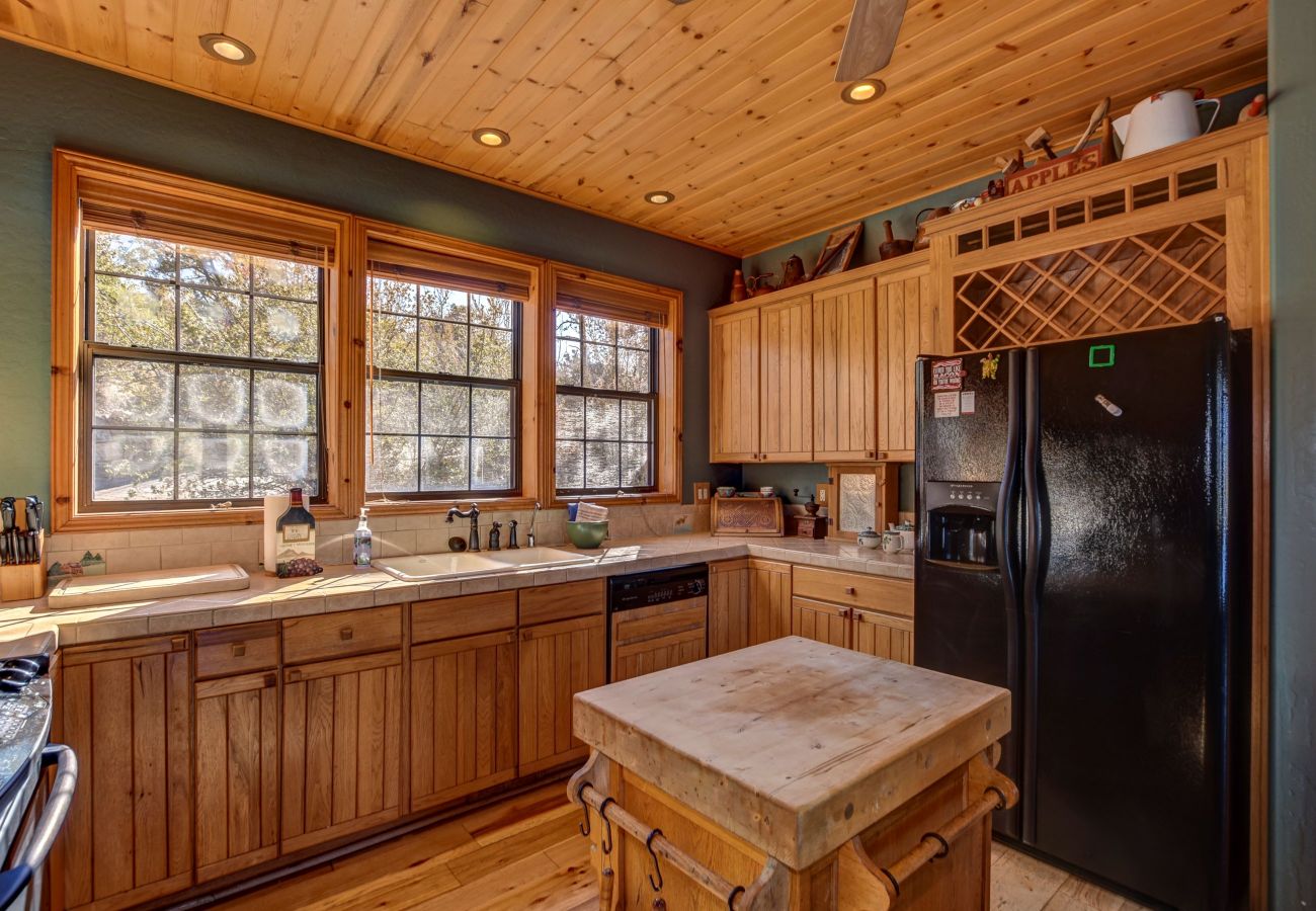 Cabin in Prescott - Forest Glen Lodge - Prescott Cabin Rentals