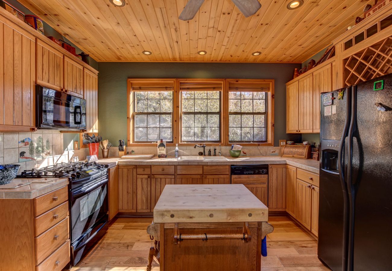 Cabin in Prescott - Forest Glen Lodge - Prescott Cabin Rentals