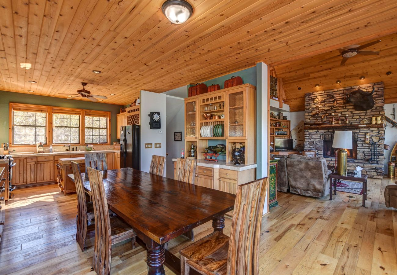 Cabin in Prescott - Forest Glen Lodge - Prescott Cabin Rentals