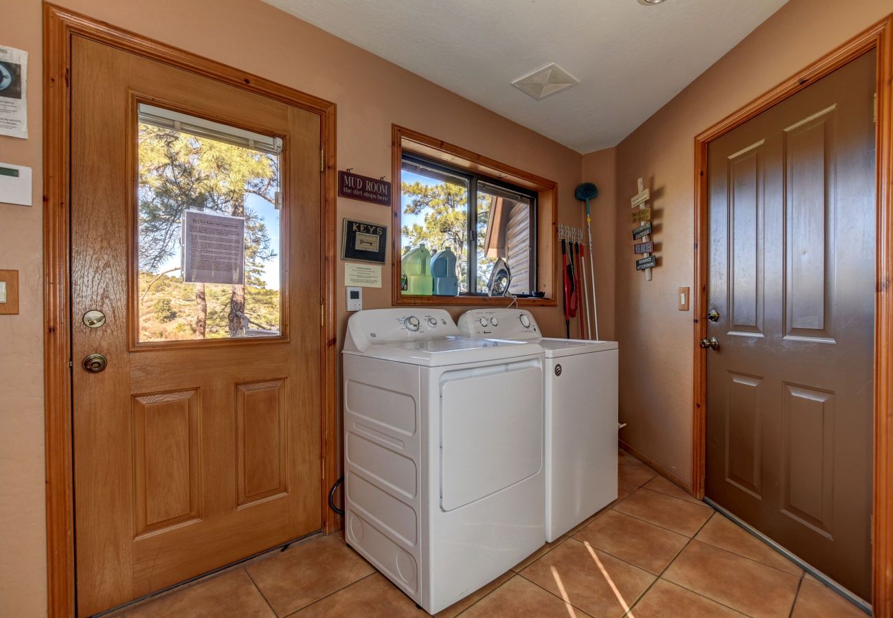 Cabin in Prescott - Forest Glen Lodge - Prescott Cabin Rentals