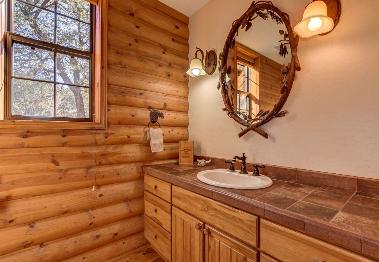Cabin in Prescott - Forest Glen Lodge - Prescott Cabin Rentals