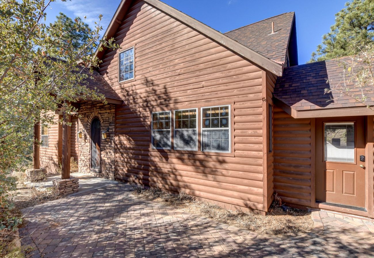 Cabin in Prescott - Forest Glen Lodge - Prescott Cabin Rentals