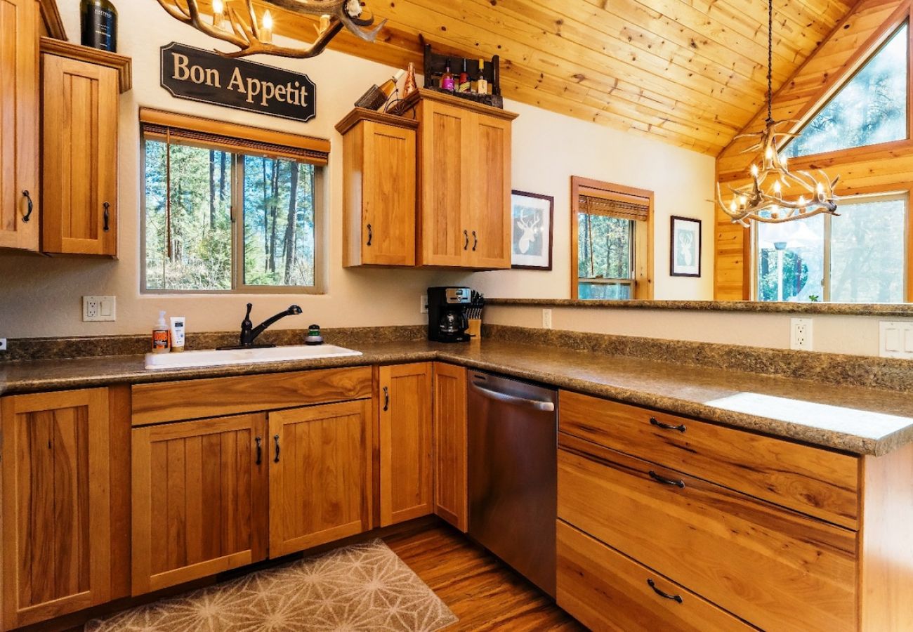 Cabin in Prescott - Wildcat Lodge - Prescott Cabin Rentals