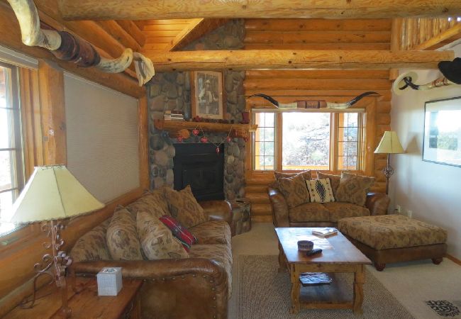 Cabin in Prescott - Lone Pine Lodge - Prescott Cabin Rentals