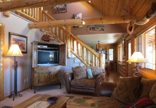 Cabin in Prescott - Lone Pine Lodge - Prescott Cabin Rentals