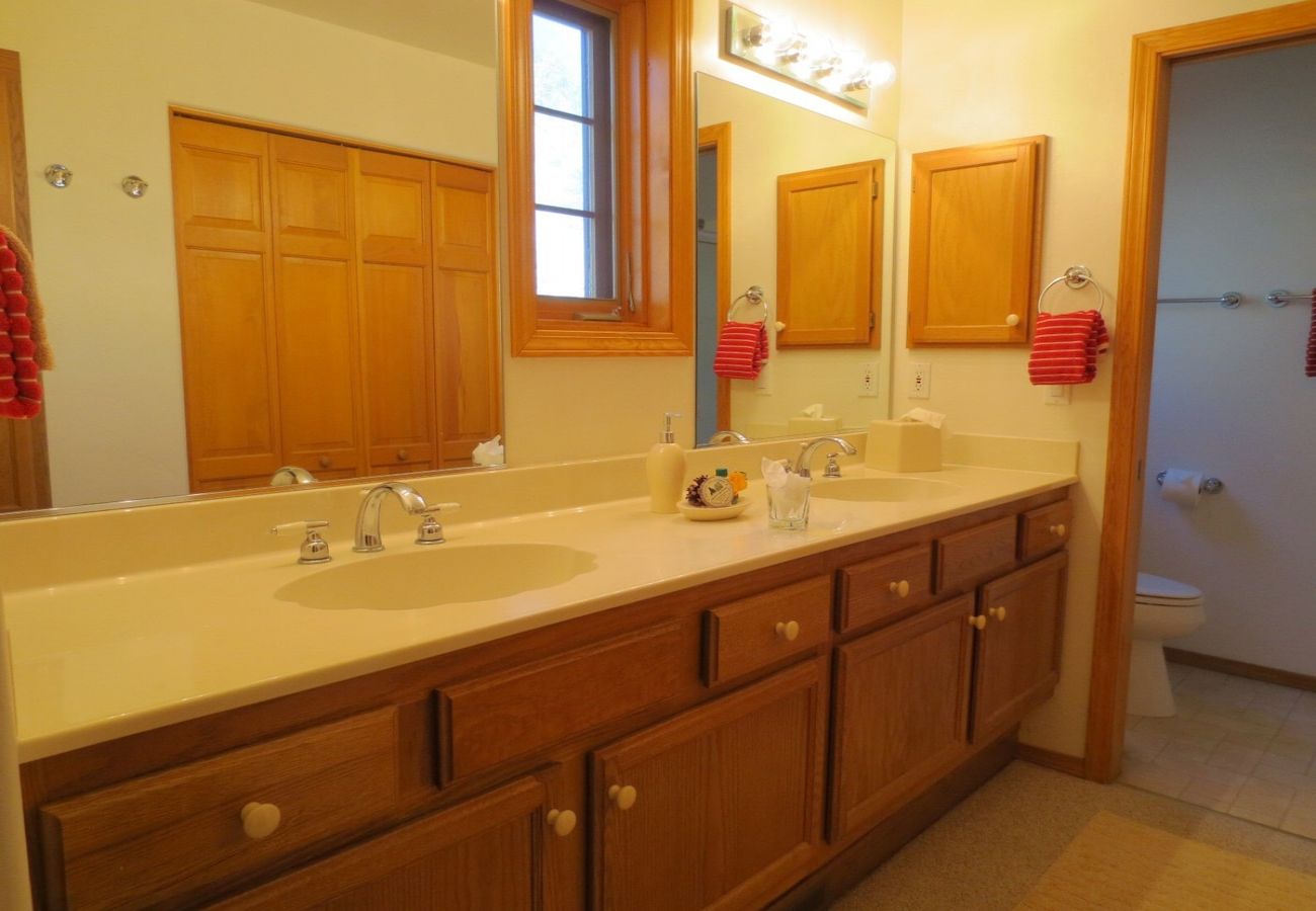 Cabin in Prescott - Lone Pine Lodge - Prescott Cabin Rentals