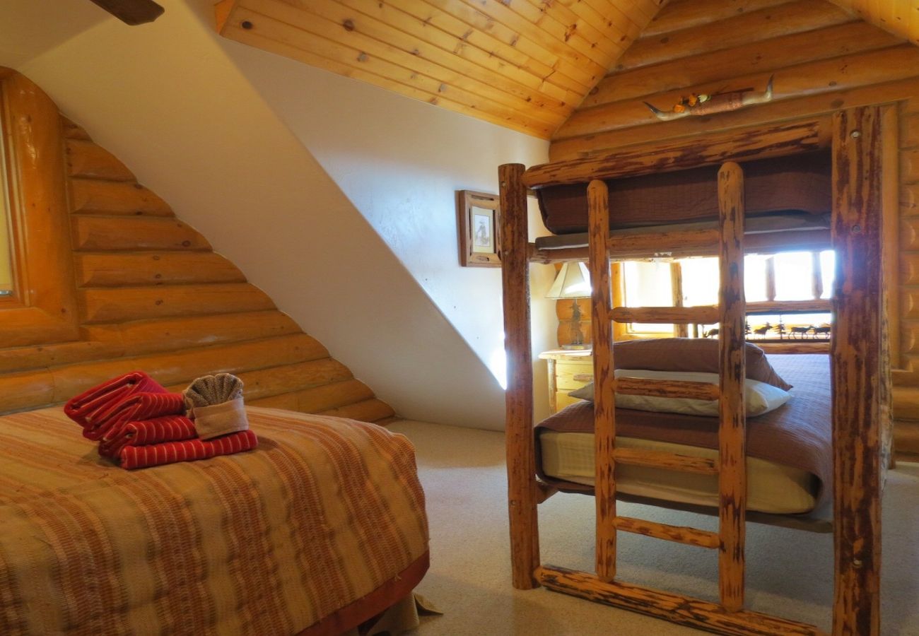 Cabin in Prescott - Lone Pine Lodge - Prescott Cabin Rentals