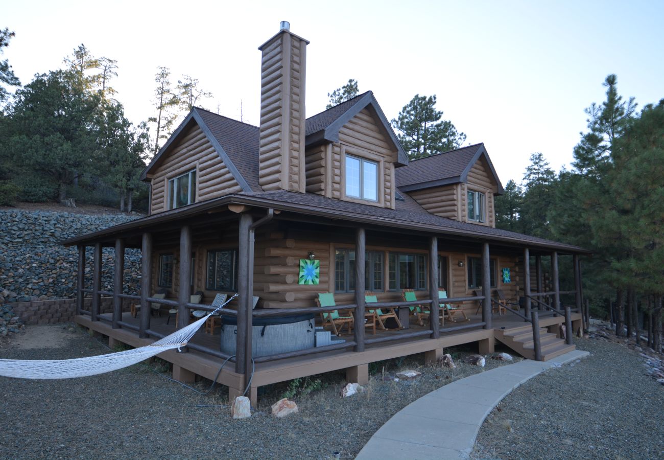 Cabin in Prescott - Lone Pine Lodge - Prescott Cabin Rentals