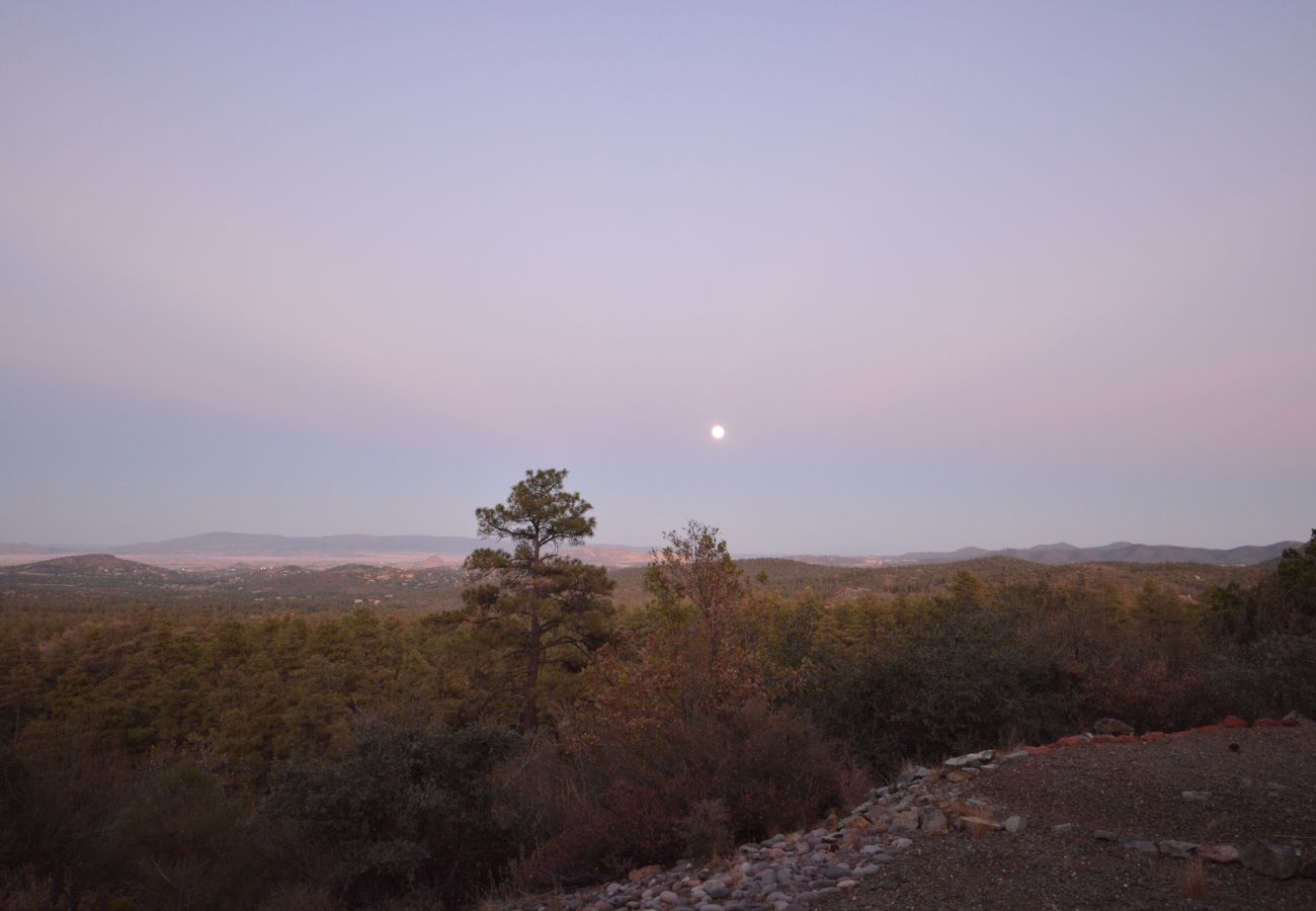 Cabin in Prescott - Lone Pine Lodge - Prescott Cabin Rentals