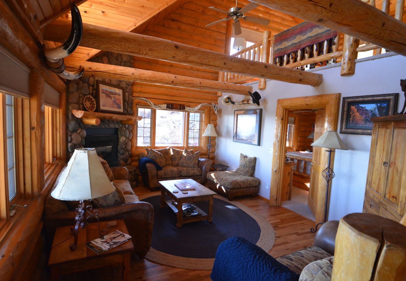 Cabin in Prescott - Lone Pine Lodge - Prescott Cabin Rentals