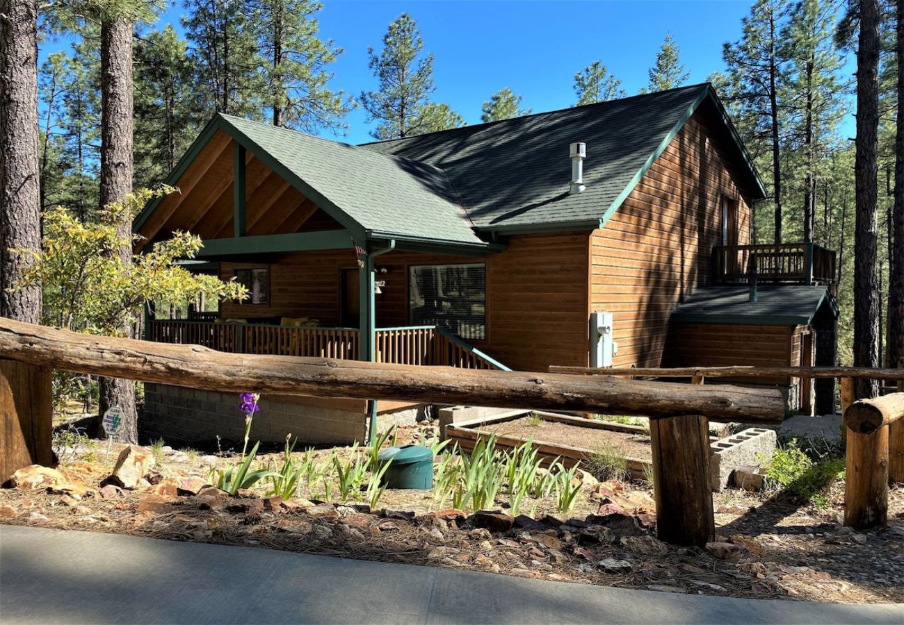 Cabin in Prescott - Pine Mountain Lodge - Prescott Cabin Rentals