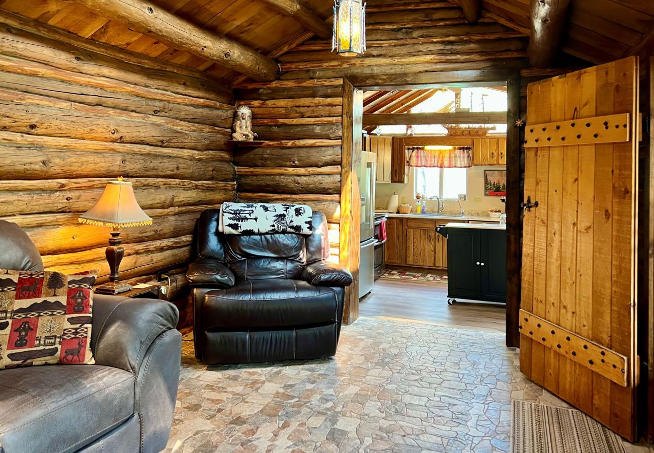 Cabin in Prescott - Prospector's Hideaway - Prescott Cabin Rentals