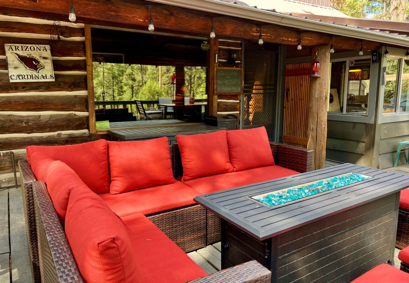 Cabin in Prescott - Prospector's Hideaway - Prescott Cabin Rentals