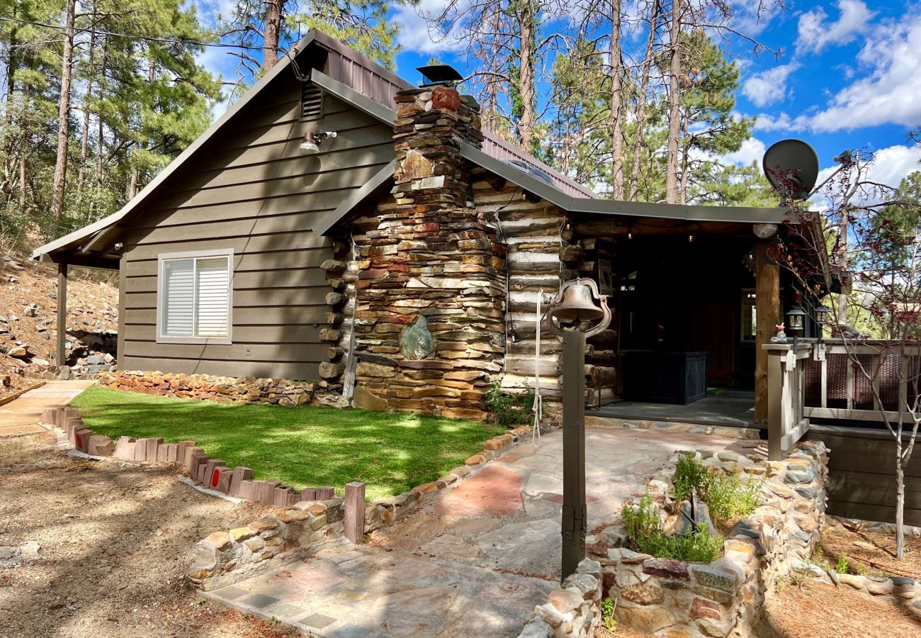 Cabin in Prescott - Prospector's Hideaway - Prescott Cabin Rentals