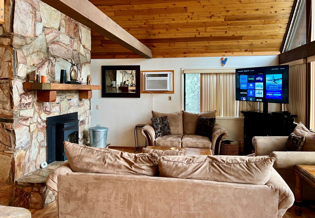Cabin in Prescott - Pine Vista A-Frame - Prescott Cabin Rentals